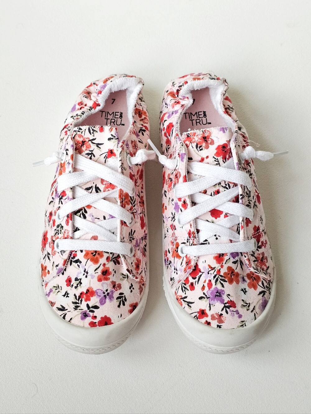 Time and Tru Women's Scrunch Back Floral Canvas Sneakers Memory Foam Size 7